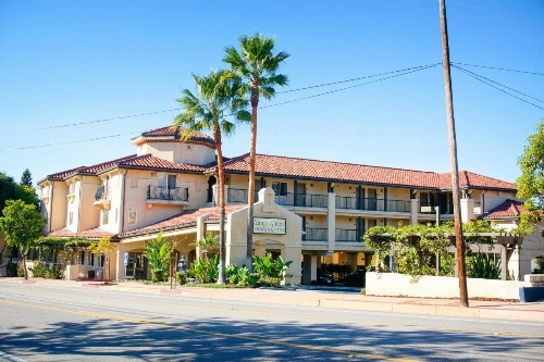 Lamplighter Inn & Suites image 20