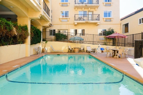 Lamplighter Inn & Suites image 5