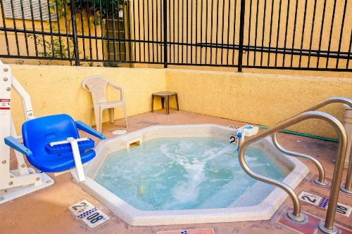 Lamplighter Inn & Suites image 6