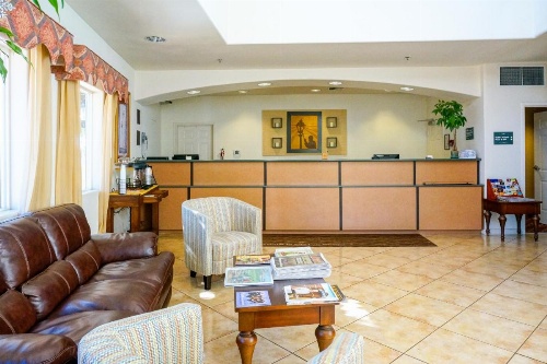 Lamplighter Inn & Suites image 9